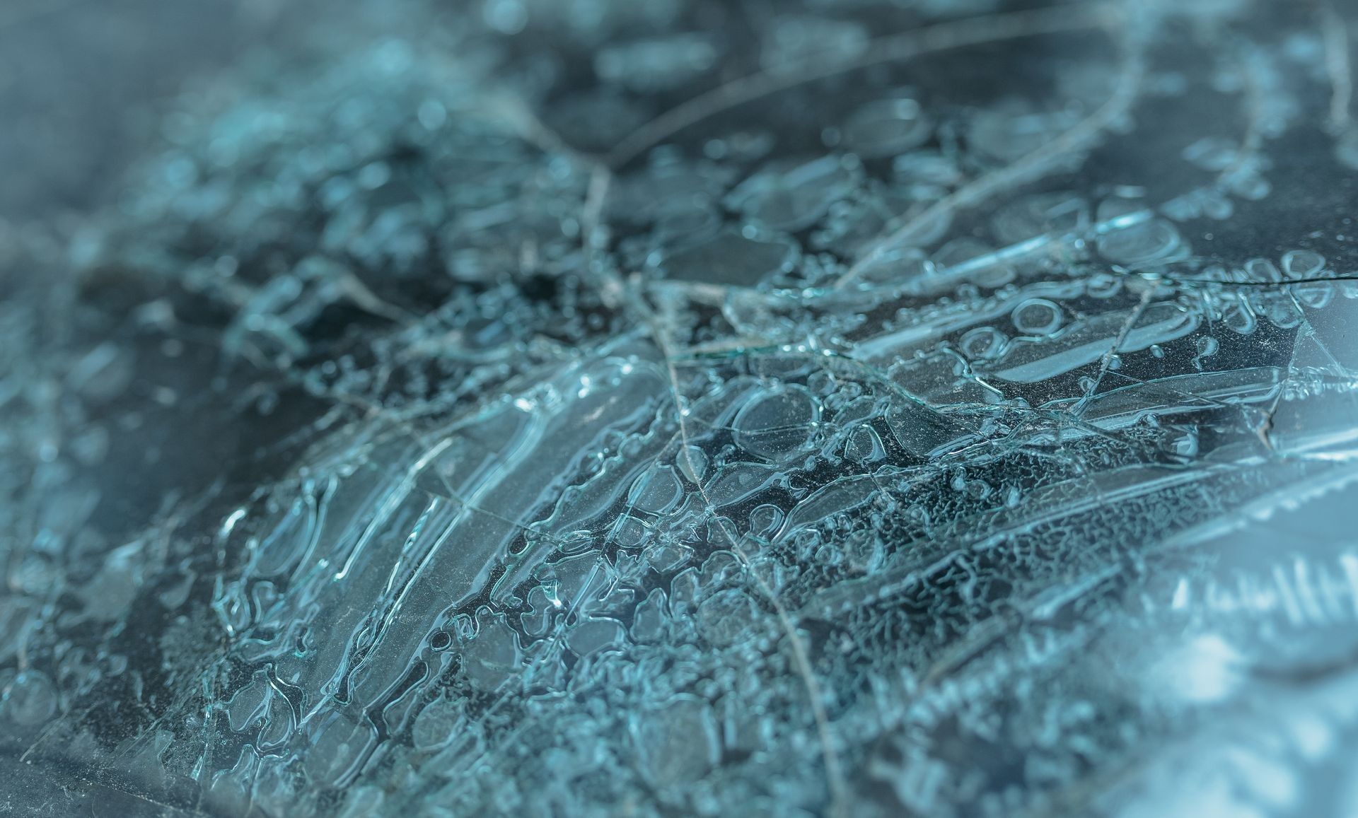 fire pierced the windshield of the burned car . Cars in the parking lot after the fire extinguishing wiring . fire pierced the windshield of the burned car . Cars in the parking lot after the fire extinguishing wiring .